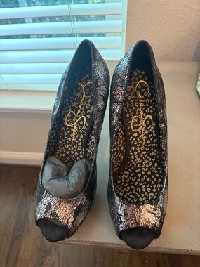Jessica Simpson Metallic Black & Silver Peep Toe Pumps Sexy & Stylish!